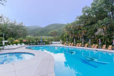 هتل Silvermine Beach Resort