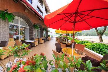 هتل Silvermine Beach Resort