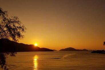 هتل Silvermine Beach Resort
