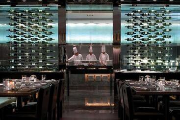 هتل The Mira Hong Kong