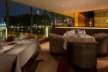 The Royal Pacific Hotel & Towers