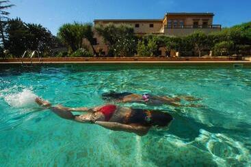 هتل Villa Athena Resort