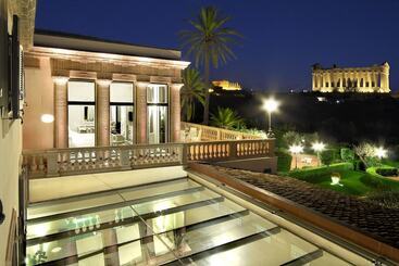 هتل Villa Athena Resort