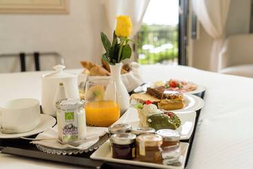 هتل Villa Athena Resort
