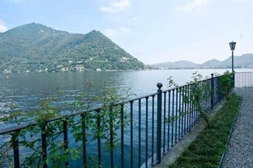 هتل Villa Flori