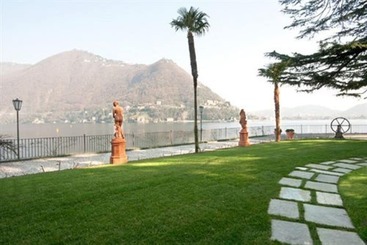 هتل Villa Flori