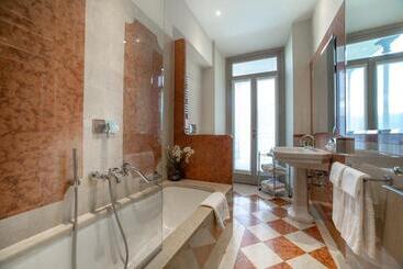 هتل Villa Flori
