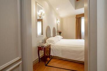 هتل Villa Flori