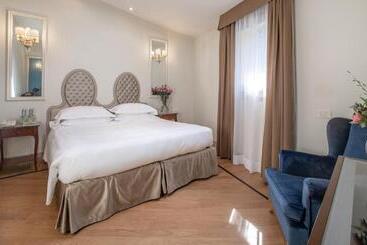 هتل Villa Flori