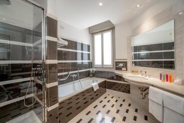 هتل Villa Flori