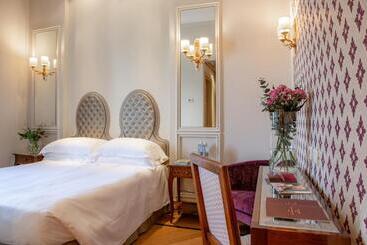 هتل Villa Flori