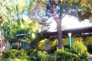 اقامتگاه Villaggio Verde Cupra