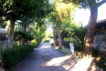 اقامتگاه Villaggio Verde Cupra