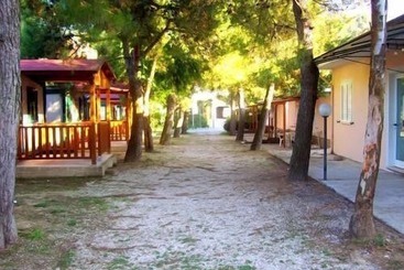 اقامتگاه Villaggio Verde Cupra