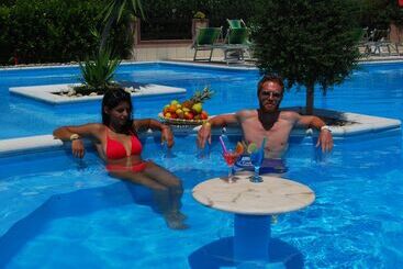 اقامتگاه Villaggio Verde Cupra