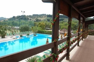 اقامتگاه Villaggio Verde Cupra