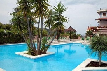 اقامتگاه Villaggio Verde Cupra