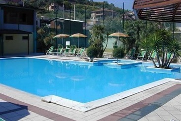 اقامتگاه Villaggio Verde Cupra