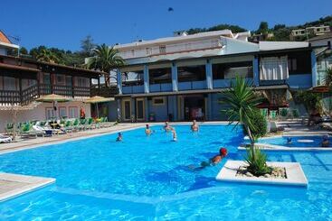 اقامتگاه Villaggio Verde Cupra