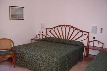 هتل Albergo Le Briciole