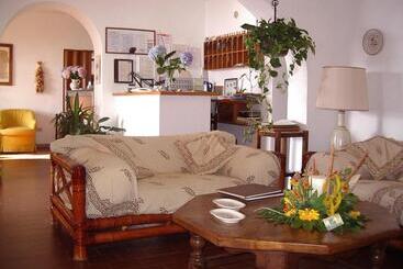 هتل Albergo Le Briciole