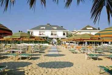 هتل Albergo Punta De L'est