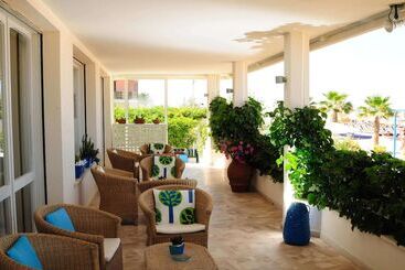 هتل Albergo Punta De L'est