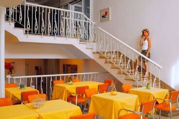 هتل Albergo Punta De L'est