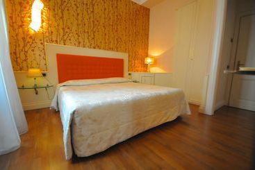De Rose Hotel