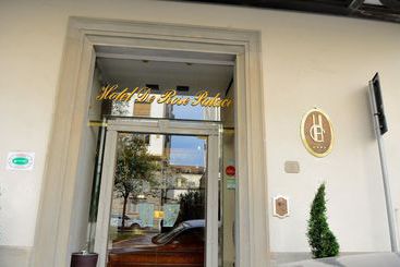 De Rose Hotel