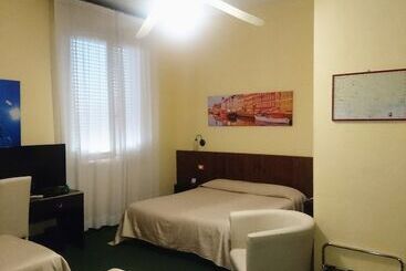 هتل Giappone Inn Parking
