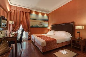 Grand Hotel Adriatico - Florence