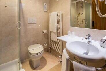 La Villa   Sure Hotel Collection By Best Western