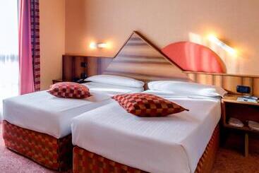 La Villa   Sure Hotel Collection By Best Western