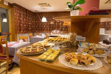 La Villa   Sure Hotel Collection By Best Western