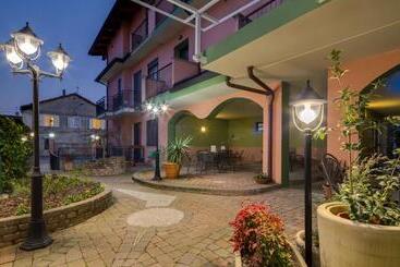 La Villa   Sure Hotel Collection By Best Western