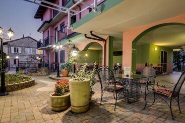 La Villa   Sure Hotel Collection By Best Western