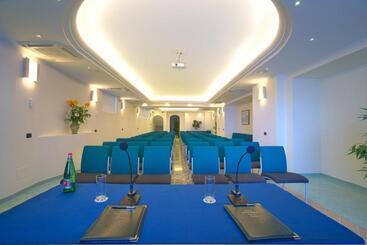 هتل Le Querce Resort Sea Thermae & Spa