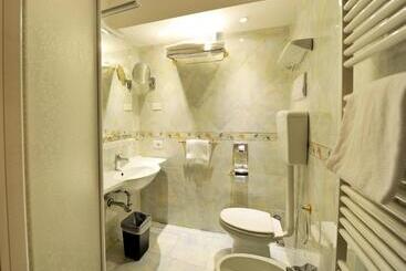 Maxxim Hotel & Loft