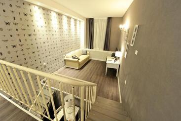 Maxxim Hotel & Loft