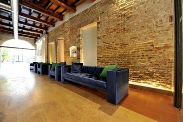 Maxxim Hotel & Loft