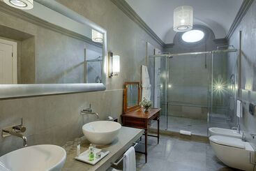هتل NH Collection Firenze Porta Rossa