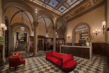 هتل NH Collection Firenze Porta Rossa