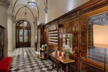 هتل NH Collection Firenze Porta Rossa