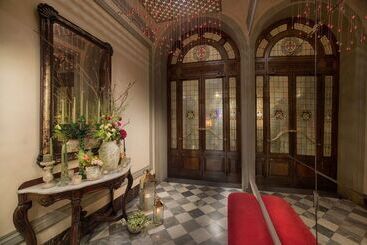 هتل NH Collection Firenze Porta Rossa