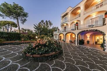 هتل Regina Palace Terme