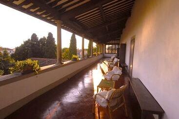 هتل Villa Villoresi