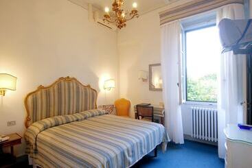 هتل Villa Villoresi