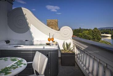 Lhp Hotel River & Spa