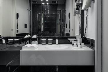 Lhp Hotel River & Spa
